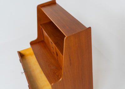 Stunning secretary with tambour doors by Storgaard Nielsen Møbelfabrik (Denmark, 1960s). It looks absolutely amazing! This teak secretary is a highly versatile piece featuring beautiful handles, a pull-out leaf, lots of storage space and beautiful hidden tambour doors. It’s in very good condition with some minor traces of age and use.