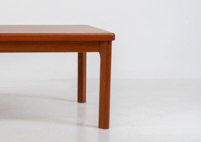 Coffee table by Henning Kjaernulf for Vejle Møbelfabrik (Denmark, 1960’s). A simple sleek coffee table made out of teak. It features a nice warm wood grain and nicely sculpted solid legs. It is in splendid condition!