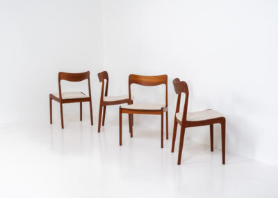 Elegant set of 4 rare dining chairs by Henning Kjaernulf for Korup Stolefabrik (Denmark, 1960s). These beauties are made of solid teak, featuring clean lines, organic curves and expert craftsmanship. They are newly upholstered in a high quality off-white cotton & hemp fabric. Fully restored and in splendid condition.