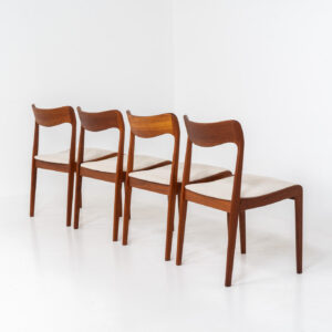 Elegant set of 4 rare dining chairs by Henning Kjaernulf for Korup Stolefabrik (Denmark, 1960s). These beauties are made of solid teak, featuring clean lines, organic curves and expert craftsmanship. They are newly upholstered in a high quality off-white cotton & hemp fabric. Fully restored and in splendid condition.