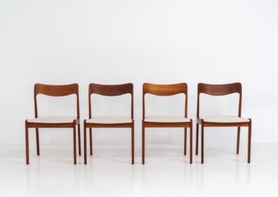 Elegant set of 4 rare dining chairs by Henning Kjaernulf for Korup Stolefabrik (Denmark, 1960s). These beauties are made of solid teak, featuring clean lines, organic curves and expert craftsmanship. They are newly upholstered in a high quality off-white cotton & hemp fabric. Fully restored and in splendid condition.