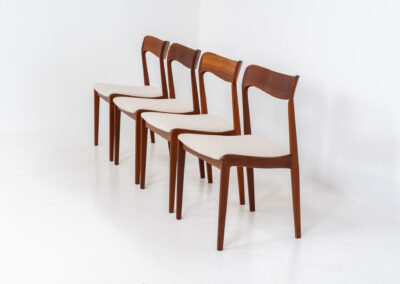 Elegant set of 4 rare dining chairs by Henning Kjaernulf for Korup Stolefabrik (Denmark, 1960s). These beauties are made of solid teak, featuring clean lines, organic curves and expert craftsmanship. They are newly upholstered in a high quality off-white cotton & hemp fabric. Fully restored and in splendid condition.