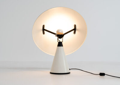 Radar table lamp by Elio Martinelli for Martinelli Luce (Italy, 1970s). This highly sought-after masterpiece features a unique circular shape resembling a radar dish, with a light source at its center. The lamp’s sleek and futuristic design makes it a timeless piece of functional art. The shade is adjustable with a chrome lever. In very good and original condition with a few scratches, visible on the pictures.