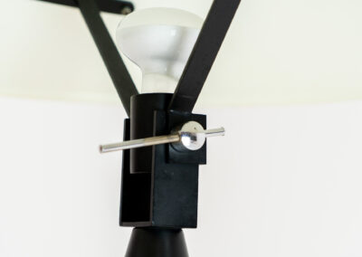Radar table lamp by Elio Martinelli for Martinelli Luce (Italy, 1970s). This highly sought-after masterpiece features a unique circular shape resembling a radar dish, with a light source at its center. The lamp’s sleek and futuristic design makes it a timeless piece of functional art. The shade is adjustable with a chrome lever. In very good and original condition with a few scratches, visible on the pictures.