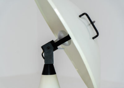 Radar table lamp by Elio Martinelli for Martinelli Luce (Italy, 1970s). This highly sought-after masterpiece features a unique circular shape resembling a radar dish, with a light source at its center. The lamp’s sleek and futuristic design makes it a timeless piece of functional art. The shade is adjustable with a chrome lever. In very good and original condition with a few scratches, visible on the pictures.