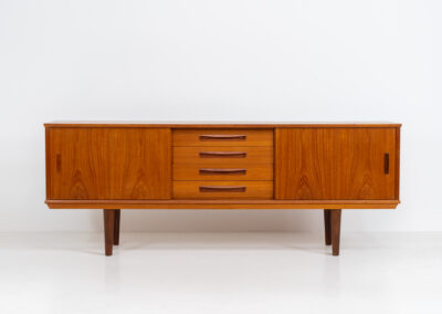 Beautiful Danish sideboard in teak, 1960s. The designer is unknown for now, but it is clearly a well-built and very aesthetic piece! It contains two sliding doors with shelves on the inside and four drawers with stunning organic inset handles on them. Another feature on this one is that it has a veneered backside, so it can be placed in the center of a room, as a room devider for example. The sideboard is in very good condition!