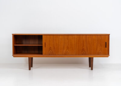 Beautiful Danish sideboard in teak, 1960s. The designer is unknown for now, but it is clearly a well-built and very aesthetic piece! It contains two sliding doors with shelves on the inside and four drawers with stunning organic inset handles on them. Another feature on this one is that it has a veneered backside, so it can be placed in the center of a room, as a room devider for example. The sideboard is in very good condition!