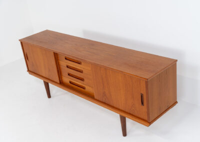 Beautiful Danish sideboard in teak, 1960s. The designer is unknown for now, but it is clearly a well-built and very aesthetic piece! It contains two sliding doors with shelves on the inside and four drawers with stunning organic inset handles on them. Another feature on this one is that it has a veneered backside, so it can be placed in the center of a room, as a room devider for example. The sideboard is in very good condition!