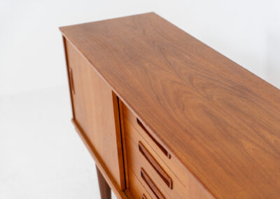 Beautiful Danish sideboard in teak, 1960s. The designer is unknown for now, but it is clearly a well-built and very aesthetic piece! It contains two sliding doors with shelves on the inside and four drawers with stunning organic inset handles on them. Another feature on this one is that it has a veneered backside, so it can be placed in the center of a room, as a room devider for example. The sideboard is in very good condition!