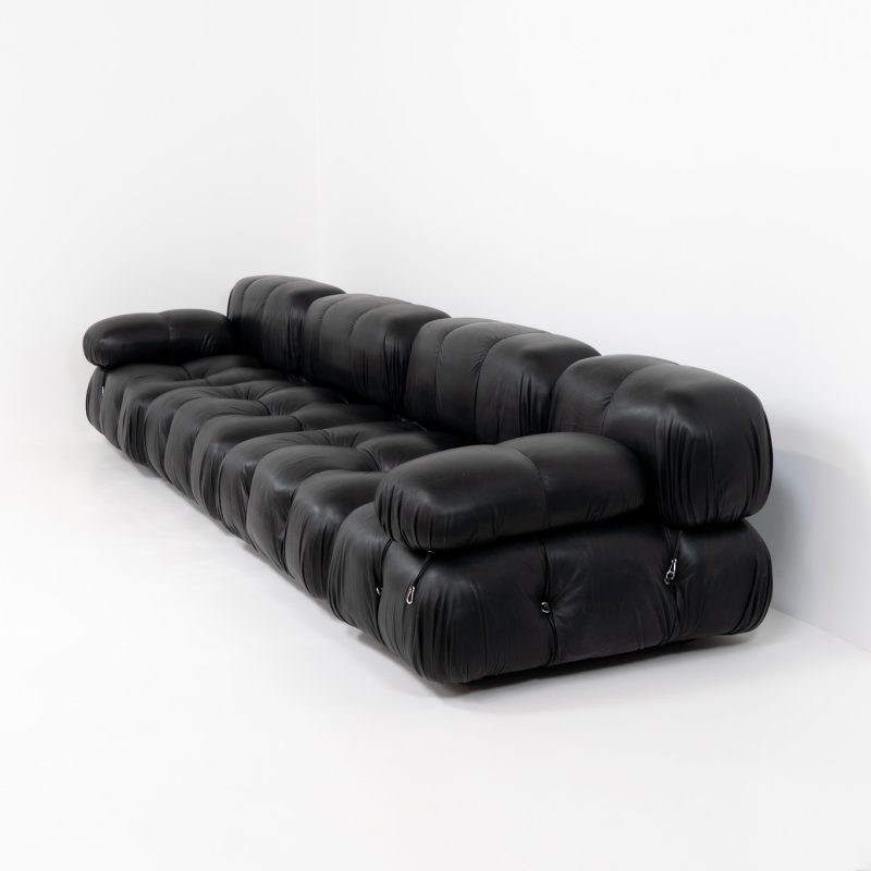 “Camaleonda” sofa by Mario Bellini for C&B Italia, 1970s This particular Camaleonda sofa represents a first edition crafted by C&B Italia, the predecessor of B&B Italia. Upholstered in its original black leather fabric, it comprises four modular sections totaling ten pieces. Originating from the 1970s, it has signs of use expected with its age, yet remains free from tears or significant scratches. The leather retains a remarkable vintage condition, adorned with a beautiful patina.