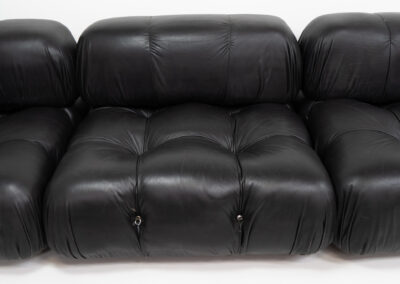 “Camaleonda” sofa by Mario Bellini for C&B Italia, 1970s This particular Camaleonda sofa represents a first edition crafted by C&B Italia, the predecessor of B&B Italia. Upholstered in its original black leather fabric, it comprises four modular sections totaling ten pieces. Originating from the 1970s, it has signs of use expected with its age, yet remains free from tears or significant scratches. The leather retains a remarkable vintage condition, adorned with a beautiful patina.