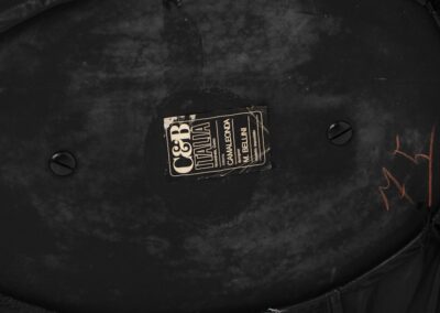 “Camaleonda” sofa by Mario Bellini for C&B Italia, 1970s This particular Camaleonda sofa represents a first edition crafted by C&B Italia, the predecessor of B&B Italia. Upholstered in its original black leather fabric, it comprises four modular sections totaling ten pieces. Originating from the 1970s, it has signs of use expected with its age, yet remains free from tears or significant scratches. The leather retains a remarkable vintage condition, adorned with a beautiful patina.