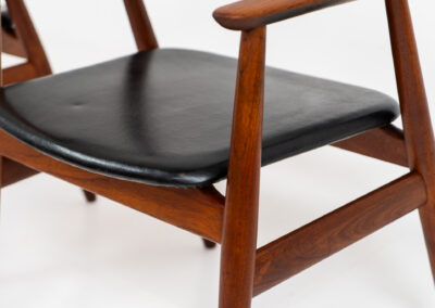 Stunning pair of midcentury armchairs by Erik Kirkegaard for Glostrup (Denmark, 1960s). A classy and hard to find design crafted out of solid teak. It features clean lines, organic shapes and a generously curved backrest. Clearly an example of Scandinavian quality, which we are used to from Kirkegaard’s work. The seats and backs are upholstered in the original skai leather. In great condition!