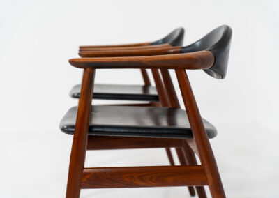 Stunning pair of midcentury armchairs by Erik Kirkegaard for Glostrup (Denmark, 1960s). A classy and hard to find design crafted out of solid teak. It features clean lines, organic shapes and a generously curved backrest. Clearly an example of Scandinavian quality, which we are used to from Kirkegaard’s work. The seats and backs are upholstered in the original skai leather. In great condition!