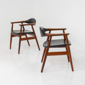 Stunning pair of midcentury armchairs by Erik Kirkegaard for Glostrup (Denmark, 1960s). A classy and hard to find design crafted out of solid teak. It features clean lines, organic shapes and a generously curved backrest. Clearly an example of Scandinavian quality, which we are used to from Kirkegaard’s work. The seats and backs are upholstered in the original skai leather. In great condition!