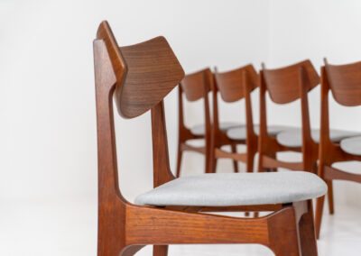 Set of 6 teak dining chairs by Erik Buch for Funder-Schmidt & Madsen (Denmark, 1950s). Durable Danish quality and a beautiful design, made out of teak. They have nice organic lines and the typical floating seats. The chairs are fully restored and newly upholstered in a grey fabric. Ready for another lifetime. Burn marked by maker.