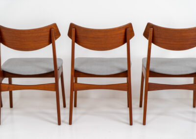 Set of 6 teak dining chairs by Erik Buch for Funder-Schmidt & Madsen (Denmark, 1950s). Durable Danish quality and a beautiful design, made out of teak. They have nice organic lines and the typical floating seats. The chairs are fully restored and newly upholstered in a grey fabric. Ready for another lifetime. Burn marked by maker.