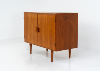 Midcentury cabinet by Børge Mogensen for Søborg Møbelfabrik (Denmark, 1960s). A simple and well-built piece by one of Denmark’s most influential designers, Børge Mogensen. It contains two doors with stunningly sculpted handles. Except for a small restoration mark on the back corner this piece is in wonderful condition. Labeled by maker and original key included.