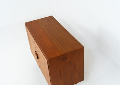 Midcentury cabinet by Børge Mogensen for Søborg Møbelfabrik (Denmark, 1960s). A simple and well-built piece by one of Denmark’s most influential designers, Børge Mogensen. It contains two doors with stunningly sculpted handles. Except for a small restoration mark on the back corner this piece is in wonderful condition. Labeled by maker and original key included.