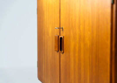 Midcentury cabinet by Børge Mogensen for Søborg Møbelfabrik (Denmark, 1960s). A simple and well-built piece by one of Denmark’s most influential designers, Børge Mogensen. It contains two doors with stunningly sculpted handles. Except for a small restoration mark on the back corner this piece is in wonderful condition. Labeled by maker and original key included.