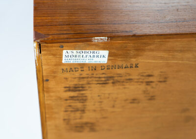 Midcentury cabinet by Børge Mogensen for Søborg Møbelfabrik (Denmark, 1960s). A simple and well-built piece by one of Denmark’s most influential designers, Børge Mogensen. It contains two doors with stunningly sculpted handles. Except for a small restoration mark on the back corner this piece is in wonderful condition. Labeled by maker and original key included.