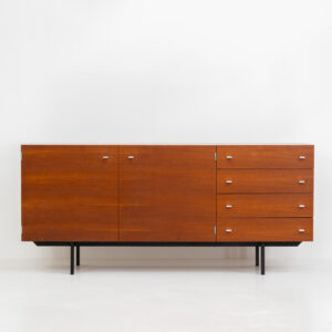 Modernist “1864” sideboard by Pierre Guariche for Meurop (Belgium, 1960s). A beautiful example of Belgian modernism! It features a warm meranti woodgrain, a sleek black lacquered metal frame and aluminium handles. It remains in very good condition with normal using traces.