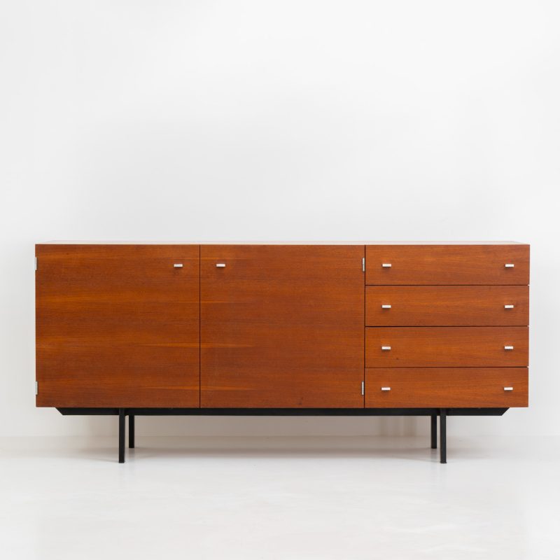 Modernist “1864” sideboard by Pierre Guariche for Meurop (Belgium, 1960s). A beautiful example of Belgian modernism! It features a warm meranti woodgrain, a sleek black lacquered metal frame and aluminium handles. It remains in very good condition with normal using traces.