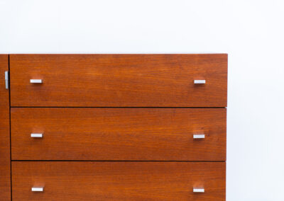 Modernist “1864” sideboard by Pierre Guariche for Meurop (Belgium, 1960s). A beautiful example of Belgian modernism! It features a warm meranti woodgrain, a sleek black lacquered metal frame and aluminium handles. It remains in very good condition with normal using traces.