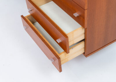 Modernist “1864” sideboard by Pierre Guariche for Meurop (Belgium, 1960s). A beautiful example of Belgian modernism! It features a warm meranti woodgrain, a sleek black lacquered metal frame and aluminium handles. It remains in very good condition with normal using traces.