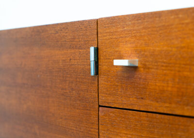 Modernist “1864” sideboard by Pierre Guariche for Meurop (Belgium, 1960s). A beautiful example of Belgian modernism! It features a warm meranti woodgrain, a sleek black lacquered metal frame and aluminium handles. It remains in very good condition with normal using traces.