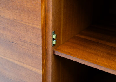 Modernist “1864” sideboard by Pierre Guariche for Meurop (Belgium, 1960s). A beautiful example of Belgian modernism! It features a warm meranti woodgrain, a sleek black lacquered metal frame and aluminium handles. It remains in very good condition with normal using traces.