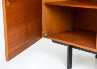 Modernist “1864” sideboard by Pierre Guariche for Meurop (Belgium, 1960s). A beautiful example of Belgian modernism! It features a warm meranti woodgrain, a sleek black lacquered metal frame and aluminium handles. It remains in very good condition with normal using traces.