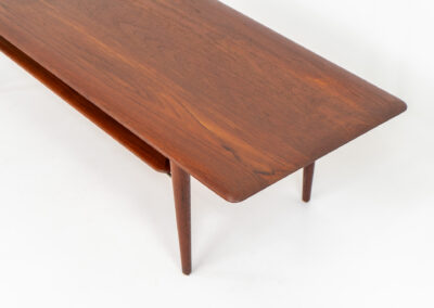 Highly collectible FD-516 coffee table by Peter Hvidt & Orla Mølgaard for France & Søn (Denmark, 1960s). This rare and important FD-516 model features a solid teak table top and solid legs. It has an additional magazine area made of rattan mesh, which is worn by brass fittings. An example of a highly detailed and high quality Scandinavian design classic in very good condition. Marked by maker.