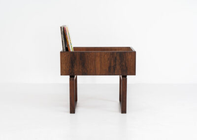 Rosewood planter by Kai Kristiansen for Salin Møbler (Denmark, 1960s). A nicely designed piece by a great designer. It contains a galvanized steel box inside which is perfectly water proof. This planter is very minimalistic, yet an eye catcher in the room. It is often used to store LP’s. In very good condition!