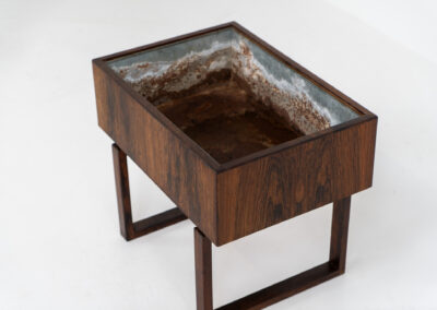 Rosewood planter by Kai Kristiansen for Salin Møbler (Denmark, 1960s). A nicely designed piece by a great designer. It contains a galvanized steel box inside which is perfectly water proof. This planter is very minimalistic, yet an eye catcher in the room. It is often used to store LP’s. In very good condition!