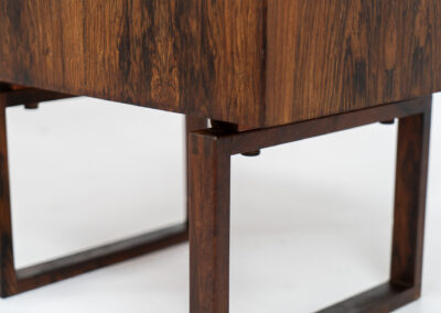 Rosewood planter by Kai Kristiansen for Salin Møbler (Denmark, 1960s). A nicely designed piece by a great designer. It contains a galvanized steel box inside which is perfectly water proof. This planter is very minimalistic, yet an eye catcher in the room. It is often used to store LP’s. In very good condition!