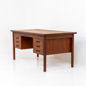 Freestanding writing desk by Gunnar Nielsen Tibergaard (Denmark, 1960s). A stunning large desk with lots of storage space and amazing sleek looks. It’s made out of teak and contains six drawers. The other side of the desk is finished with two open shelves so it can be placed in the center of a room. In very good condition.