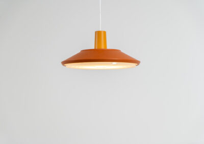 Midcentury pendant light (Denmark, 1960s). It’s made out of an aluminium shade, lacquered in a rusty orange/brown color. Due to the light diffusers on the top and bottom of the lamp there is no direct light harming the eyes. It is restored to perfection and newly rewired. Ready for another lifetime.