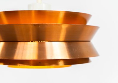Copper plated “Trava” pendant light by Carl Thore for Granhaga (Sweden, 1960s). A sleek design classic featuring five copper plated aluminium shades. The Trava model is known for its timeless elegance and sophisticated appearance. In good vintage condition with some visible age marks and scratches.
