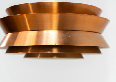 Copper plated “Trava” pendant light by Carl Thore for Granhaga (Sweden, 1960s). A sleek design classic featuring five copper plated aluminium shades. The Trava model is known for its timeless elegance and sophisticated appearance. In good vintage condition with some visible age marks and scratches.