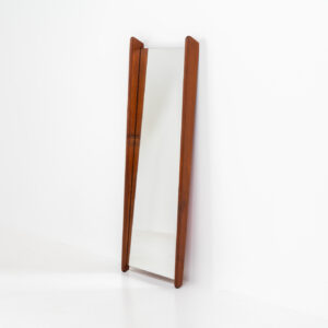 Beautiful Mid-Century wall mirror (Denmark, 1960s). It consists of a nicely rounded asymmetrical frame in solid teak. Both the glass and the wood are in very good condition.