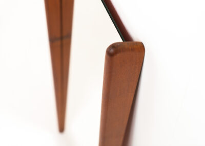 Beautiful Mid-Century wall mirror (Denmark, 1960s). It consists of a nicely rounded asymmetrical frame in solid teak. Both the glass and the wood are in very good condition.