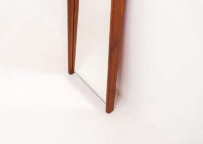 Beautiful Mid-Century wall mirror (Denmark, 1960s). It consists of a nicely rounded asymmetrical frame in solid teak. Both the glass and the wood are in very good condition.
