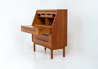 Rare secretary by Bernhard Pedersen & Son (Denmark, 1960s). This is an example of high quality Danish craftsmanship. It features stunning aesthetics and nifty details like the tambour door that opens automatically if you pull the upper drawer or the slidable tray inside the upper drawer. It is in very good condition and marked by the maker on the bottom.