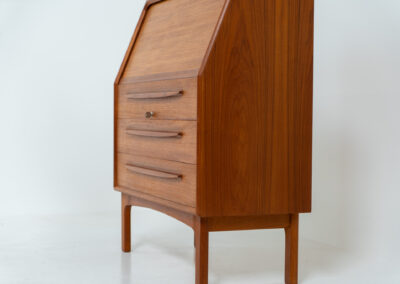 Rare secretary by Bernhard Pedersen & Son (Denmark, 1960s). This is an example of high quality Danish craftsmanship. It features stunning aesthetics and nifty details like the tambour door that opens automatically if you pull the upper drawer or the slidable tray inside the upper drawer. It is in very good condition and marked by the maker on the bottom.