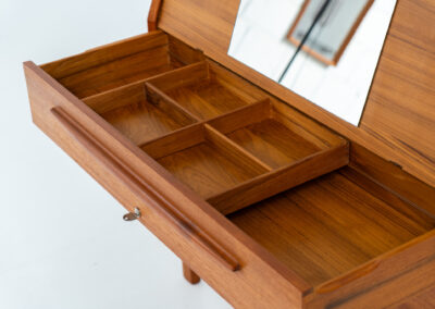 Rare secretary by Bernhard Pedersen & Son (Denmark, 1960s). This is an example of high quality Danish craftsmanship. It features stunning aesthetics and nifty details like the tambour door that opens automatically if you pull the upper drawer or the slidable tray inside the upper drawer. It is in very good condition and marked by the maker on the bottom.