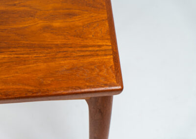 Extendable dining table by Grete Jalk for Glostrup (Denmark, 1960s). A well-know piece by one of Denmarks most prominent designers, Grete Jalk. This teak beauty features signature sculpted legs, nicely rounded solid edges and a unique boat shaped table top with a mesmerizing woodgrain. It is easily extendable with two draw leaves that are cleverly stored underneath the table top. This piece presents itself in amazing condition!