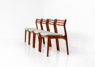 Set of 4 dining chairs by P.E. Jørgensen for Farsö (Denmark, 1960s). These beauties feature a solid teak frame, floating seats newly upholstered in a light green fabric and very elegant shape. They are fully restored and in very good condition! Marked by maker.