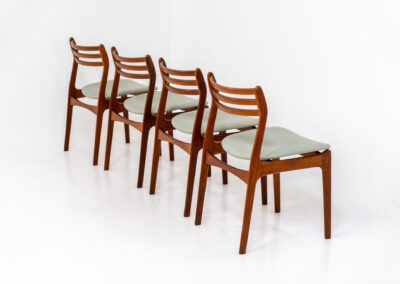 Set of 4 dining chairs by P.E. Jørgensen for Farsö (Denmark, 1960s). These beauties feature a solid teak frame, floating seats newly upholstered in a light green fabric and very elegant shape. They are fully restored and in very good condition! Marked by maker.