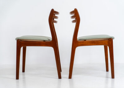 Set of 4 dining chairs by P.E. Jørgensen for Farsö (Denmark, 1960s). These beauties feature a solid teak frame, floating seats newly upholstered in a light green fabric and very elegant shape. They are fully restored and in very good condition! Marked by maker.